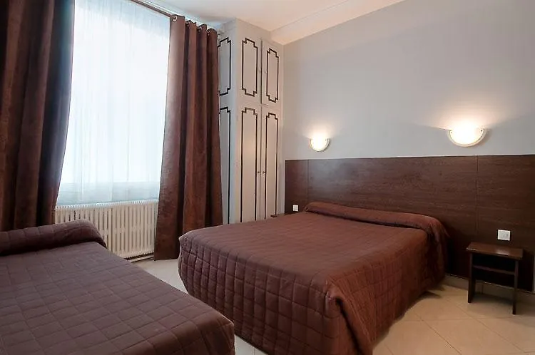 **  Hotel Saint Quentin Parijs Frankrijk